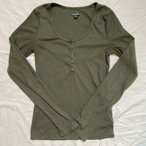Green button long sleeve